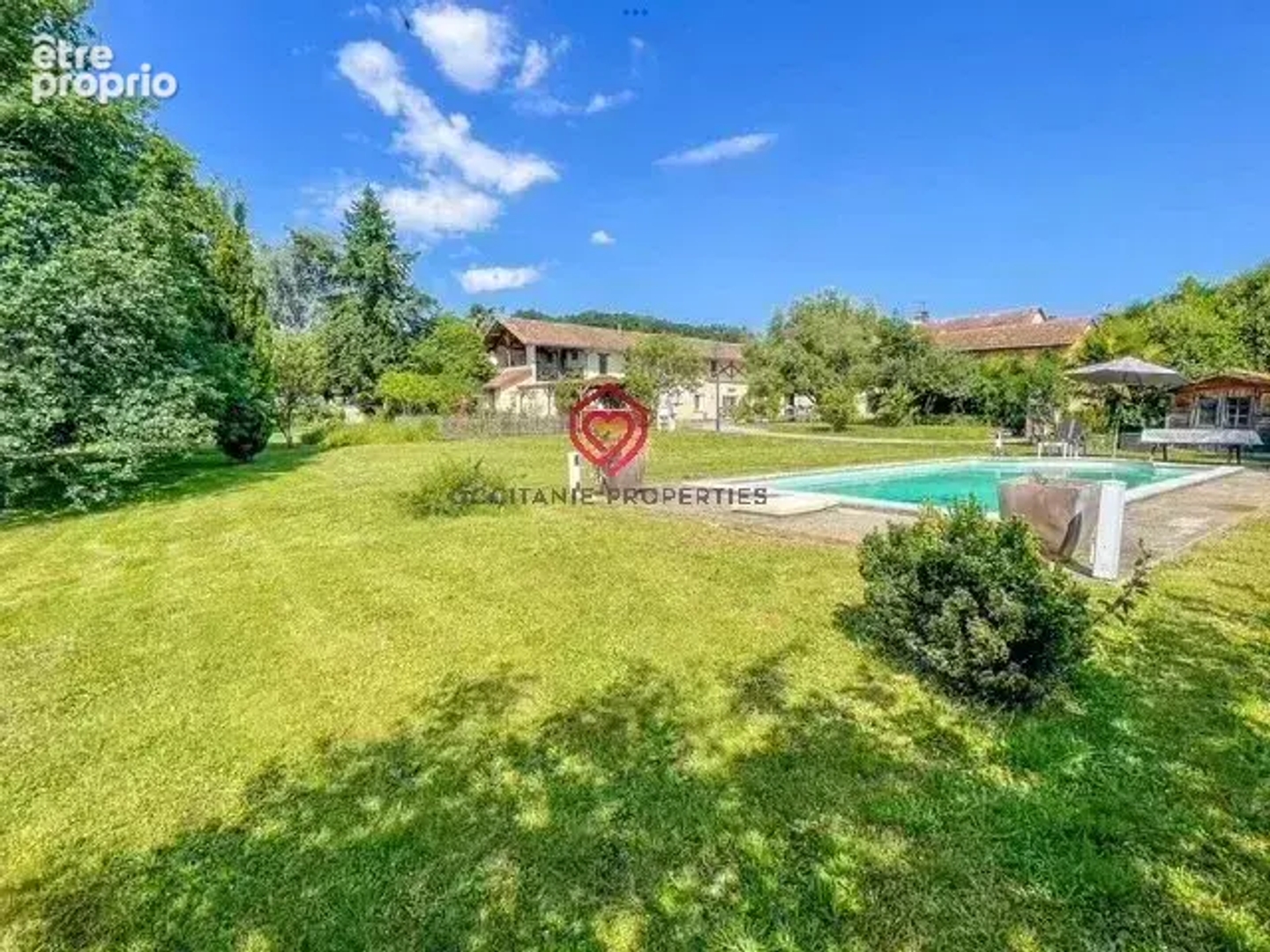 Grande maison de village avec piscine à Haget