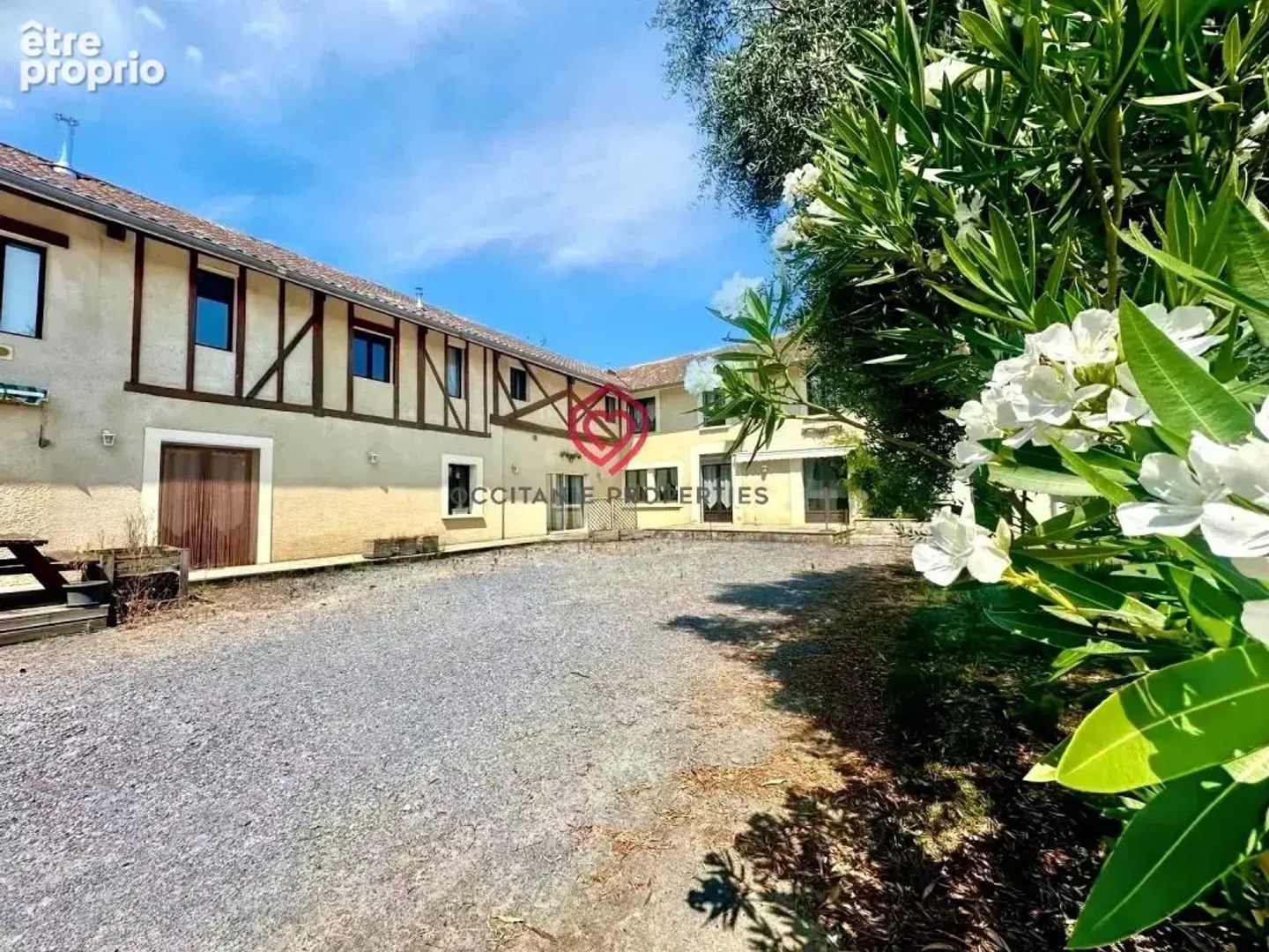 Maison à vendre - 9 pièces - 318m2 - Haget (32730)
