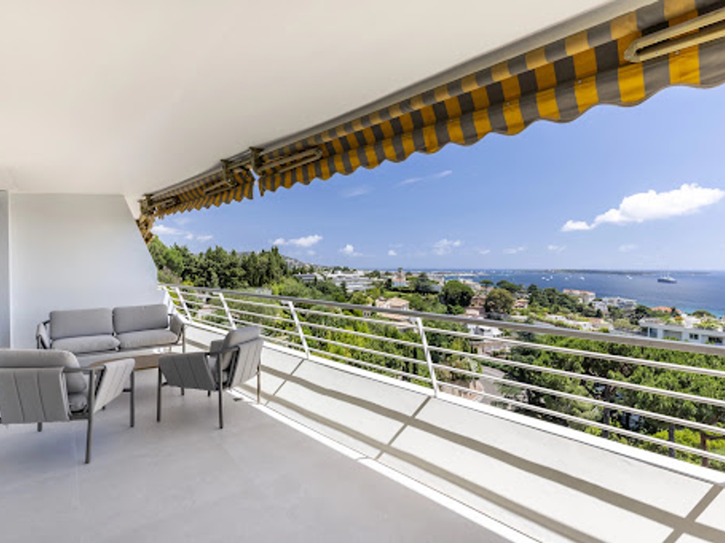 Appartement à vendre - 3 pièces - 98m2 - Cannes (06400)