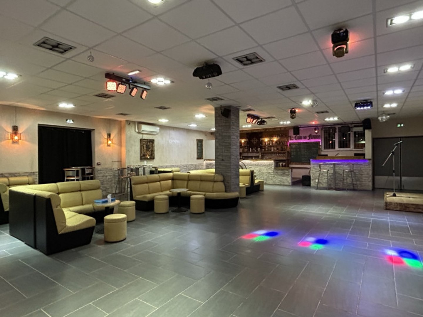 Fonds de commerce 5 pièces 438 m²