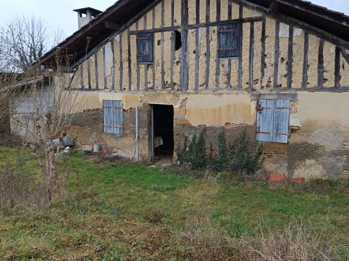 AUTENTIQUE MAISON LANDAISE A RENOVER AVEC TOITURE REFAITE
