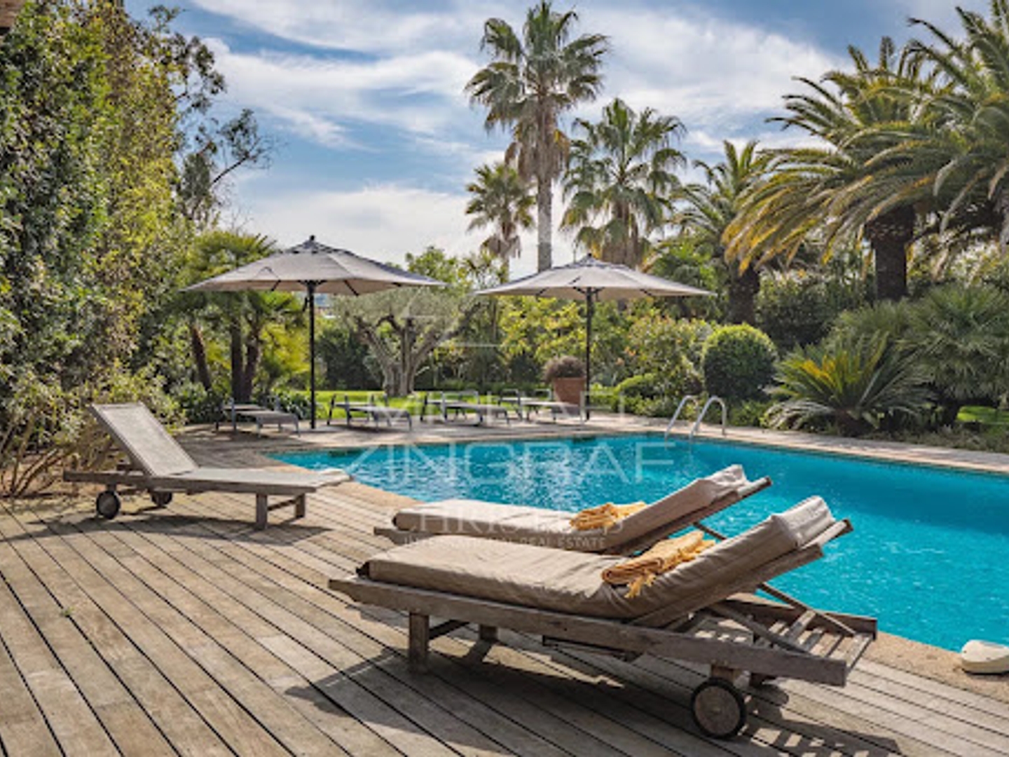 Maison à vendre - 9 pièces - 365m2 - Saint-Tropez (83990)