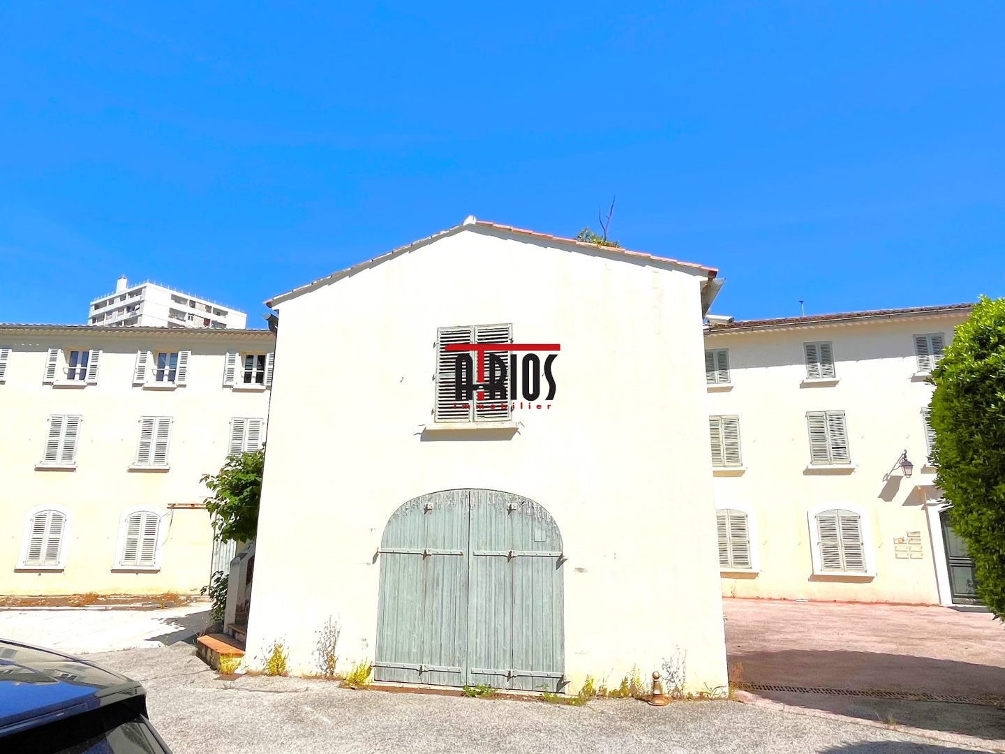 Local professionnel 1000 m²