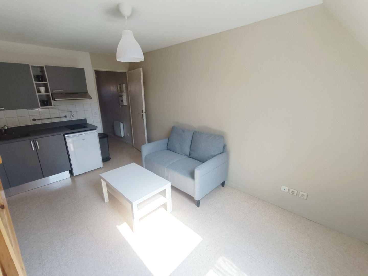T2 meublé en duplex avec parking, quartier St-Leu