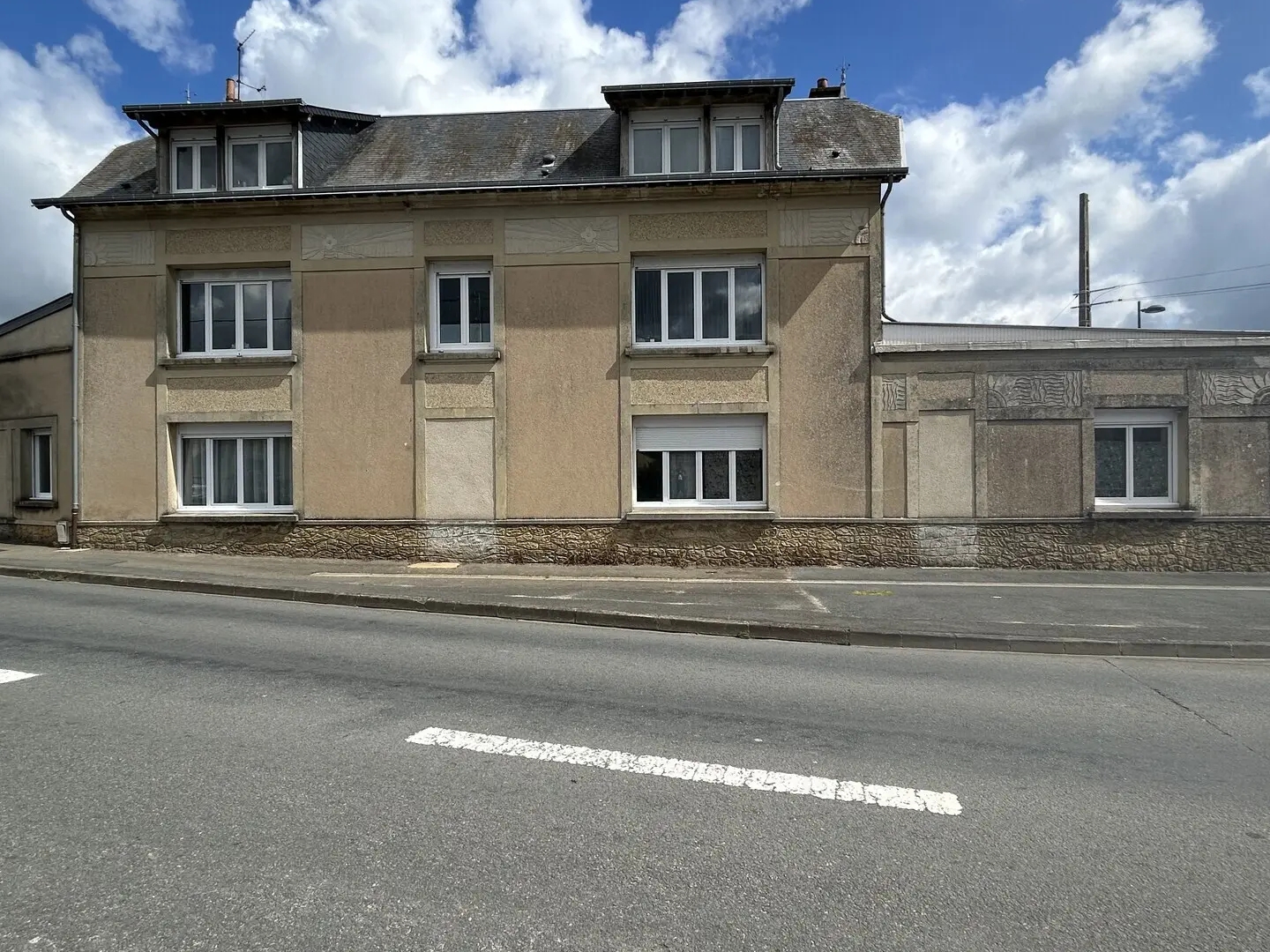 Immeuble à vendre - 330m2 - Écommoy (72220)