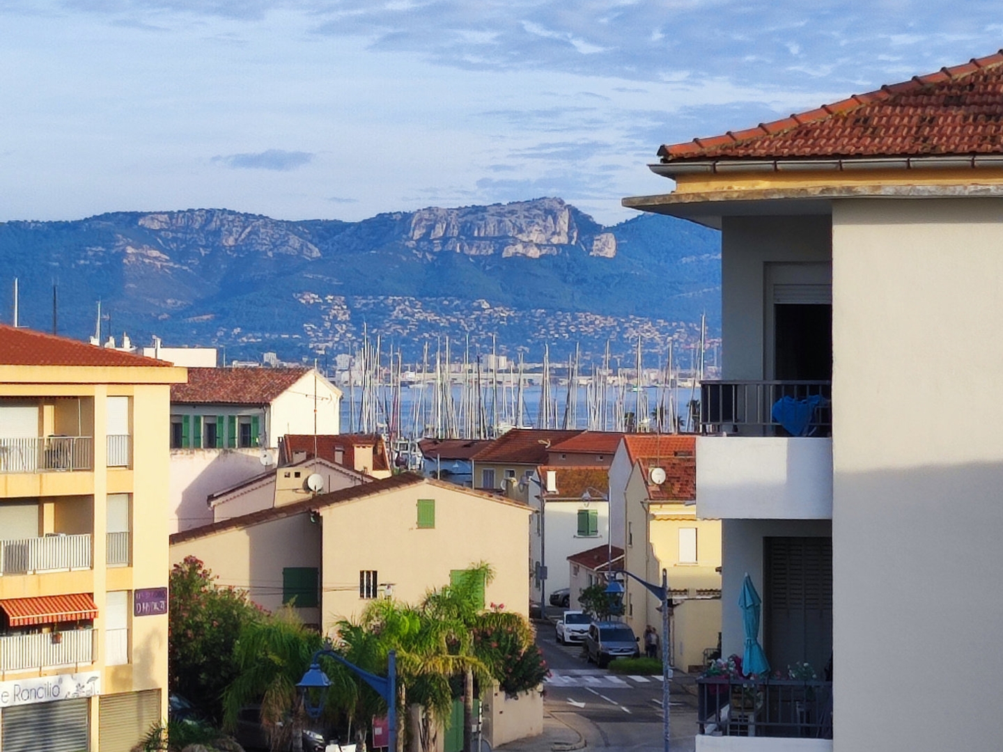 Appartement à vendre - 2 pièces - 44m2 - Saint-Mandrier-Su... (83430)