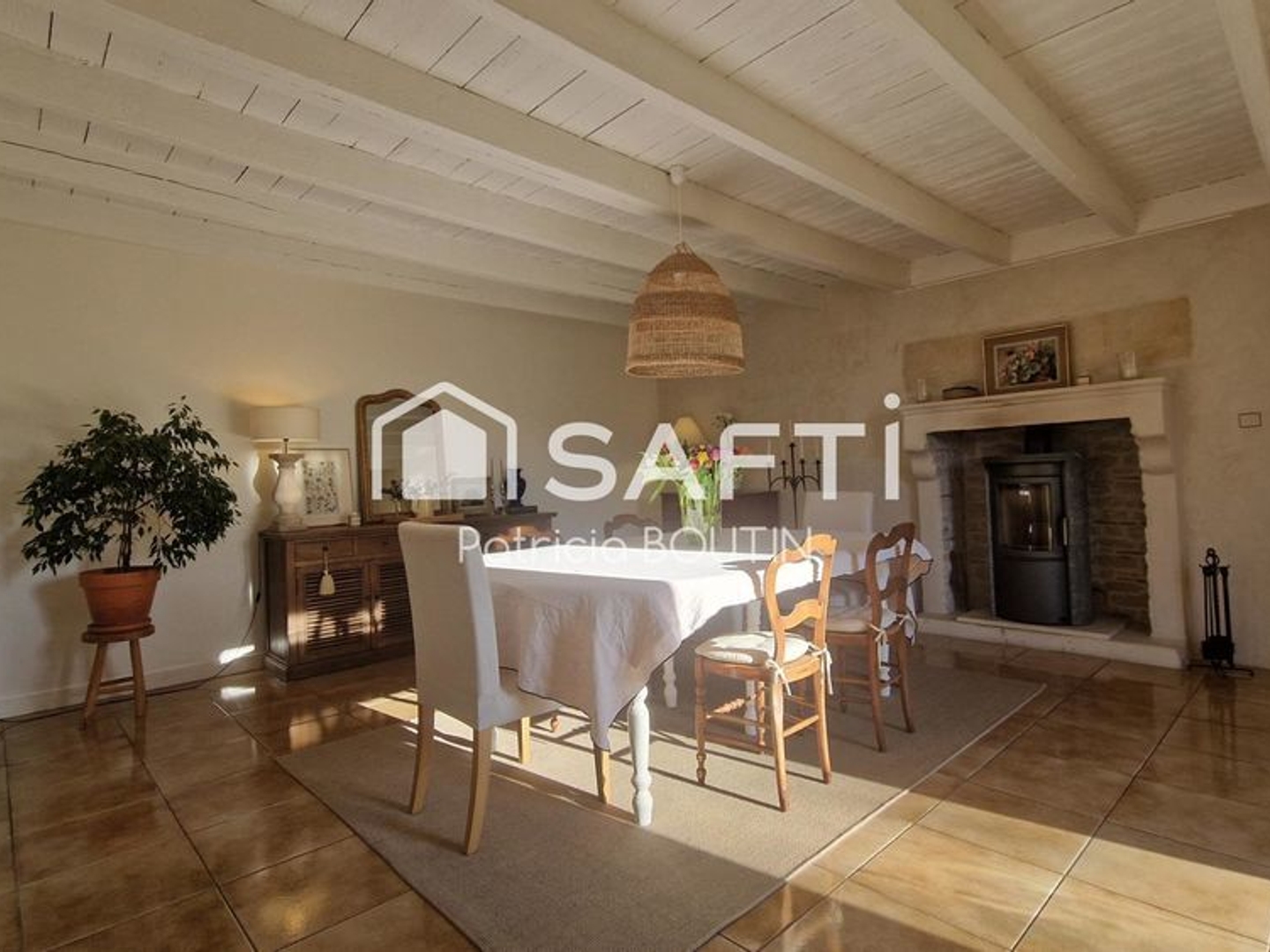 Maison à vendre - 7 pièces - 204m2 - Aigondigné (79370)