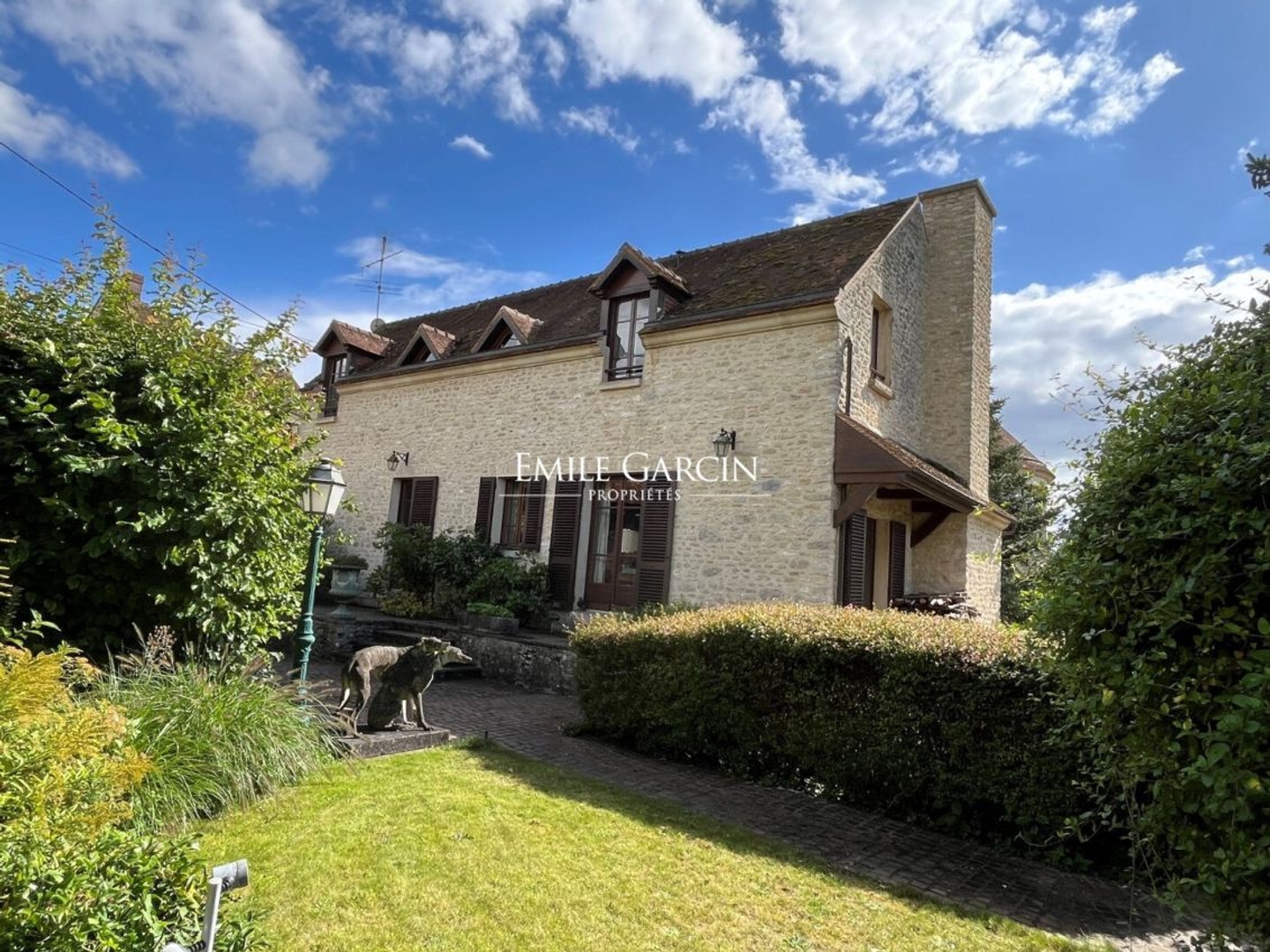 Maison à vendre - 20 pièces - 1044m2 - Vexin-Sur-Epte (27630)