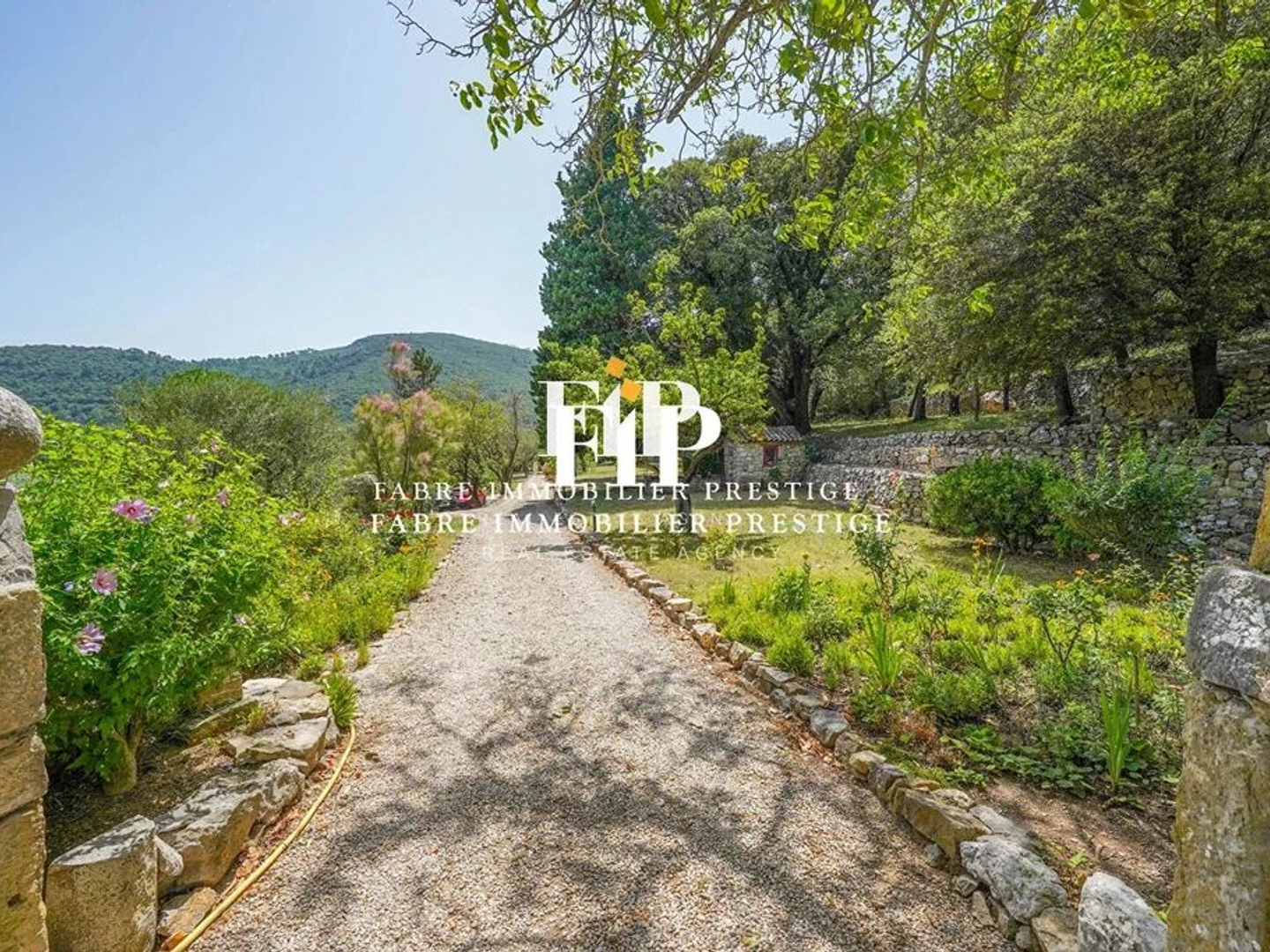 Maison à vendre - 16 pièces - 504m2 - Saint-Maximin-La-... (83470)