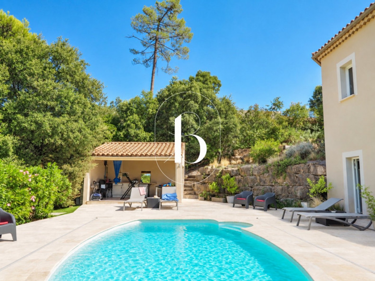 Maison contemporaine 5 pièces 218 m²