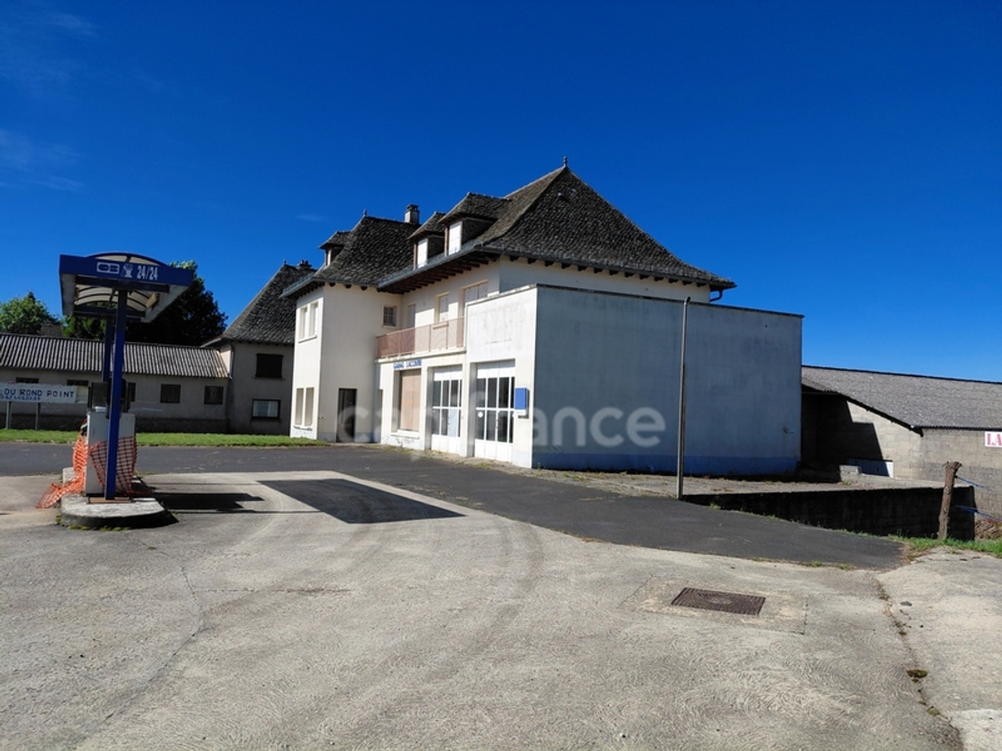 Magasin à vendre - 544m2 - Montsalvy (15120)