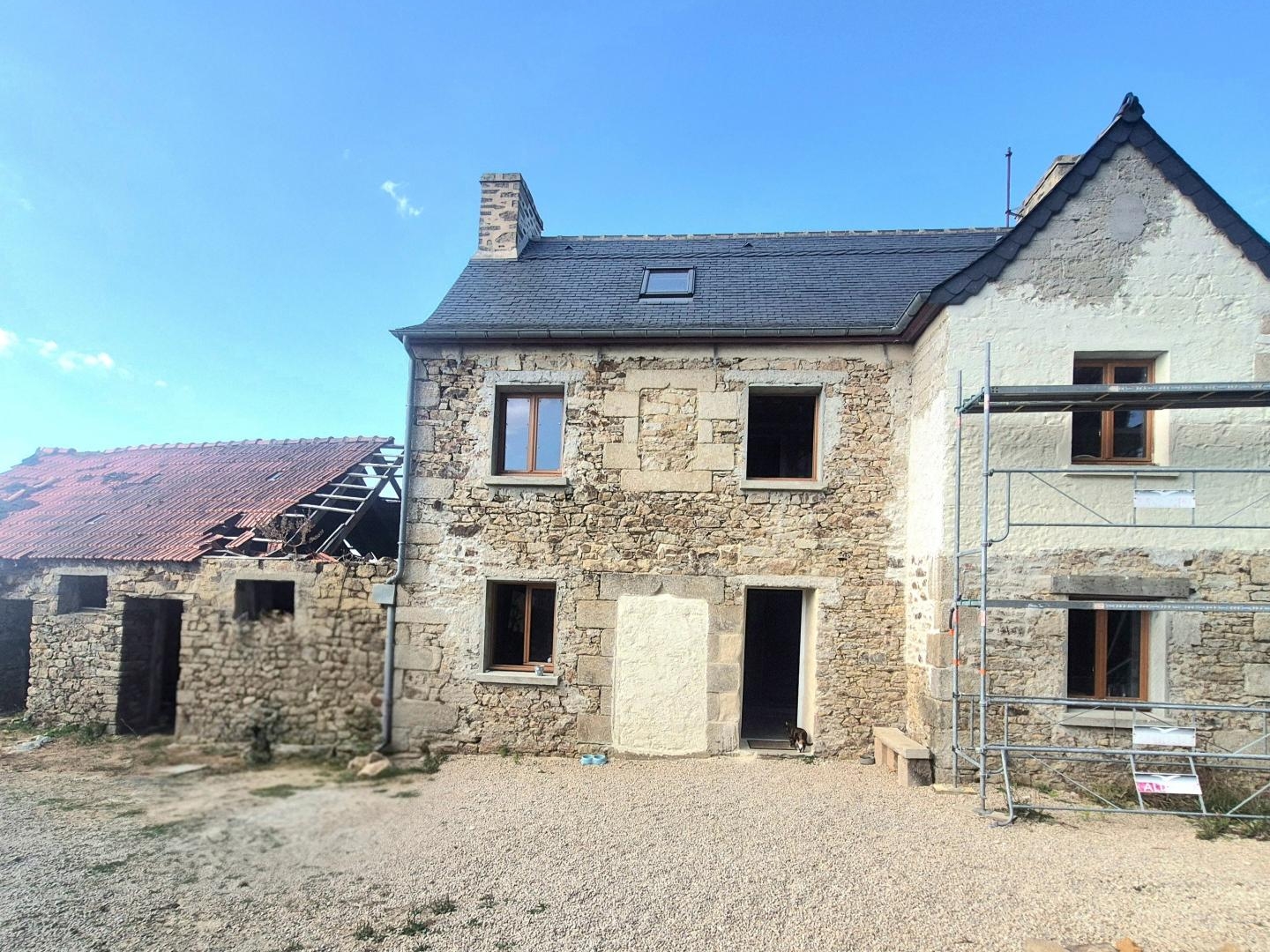 Maison en pierre avec dépendances 3 850 m² terrain