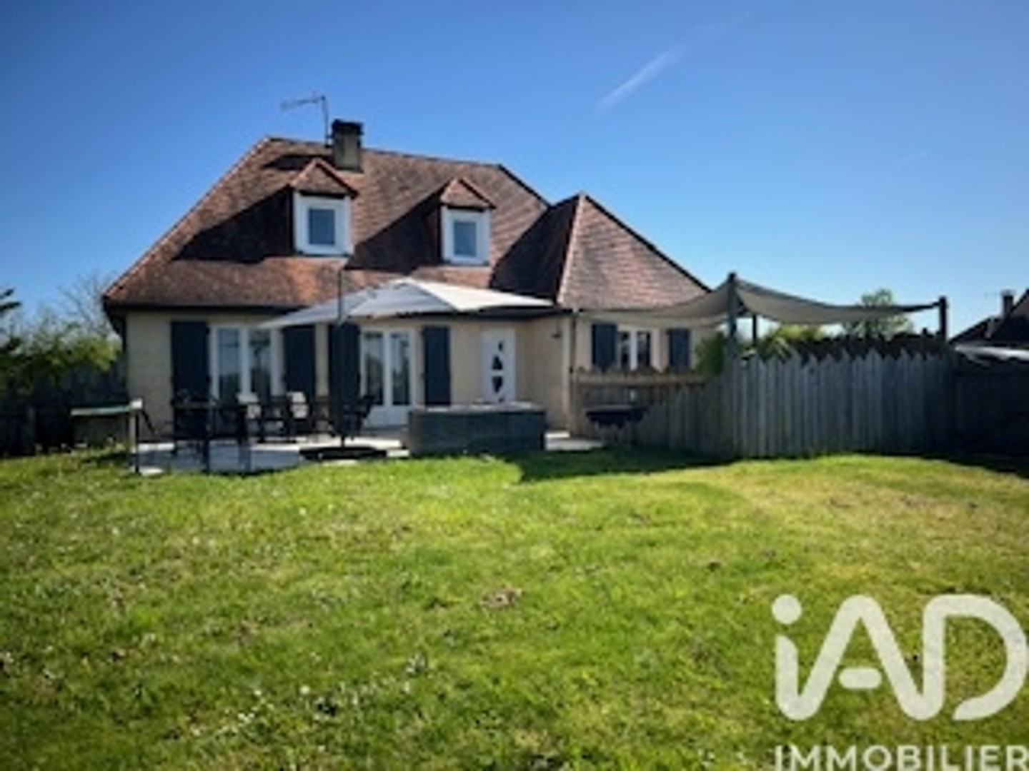 Maison à vendre - 7 pièces - 155m2 - Salignac-Eyvigues (24590)