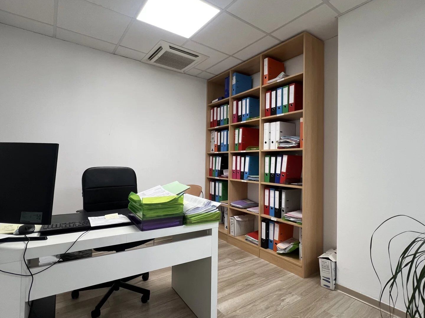 Bureaux à vendre - 9 pièces - 212m2 - Nîmes (30900)