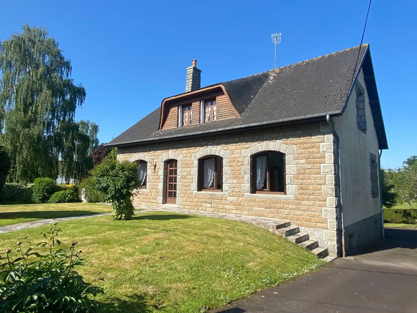 Maison à vendre - 7 pièces - 145m2 - Louvigné-Du-Désert (35420)