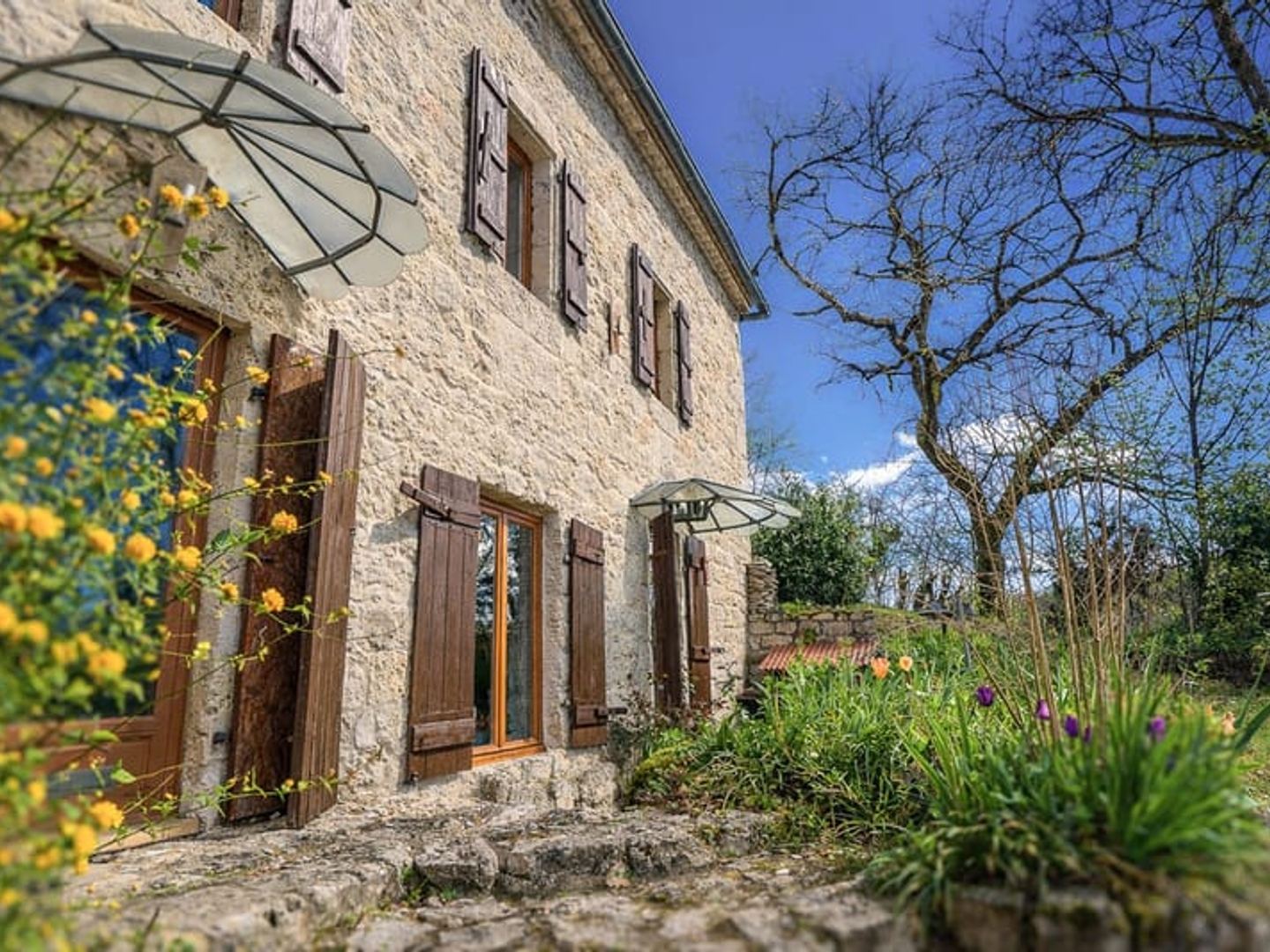 Maison en pierre avec chalet indépendant, sauna et terrain de 1,5 ha Vue dégagée