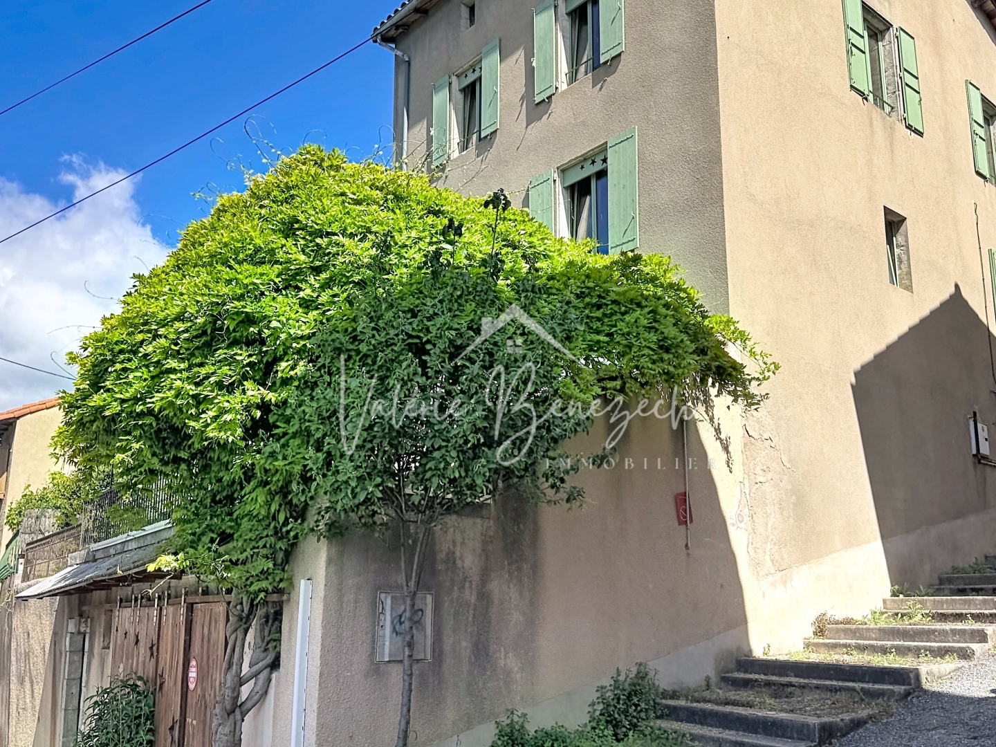 Belle maison de ville rénovée 168 m2, terrasses, jardinet et double garage