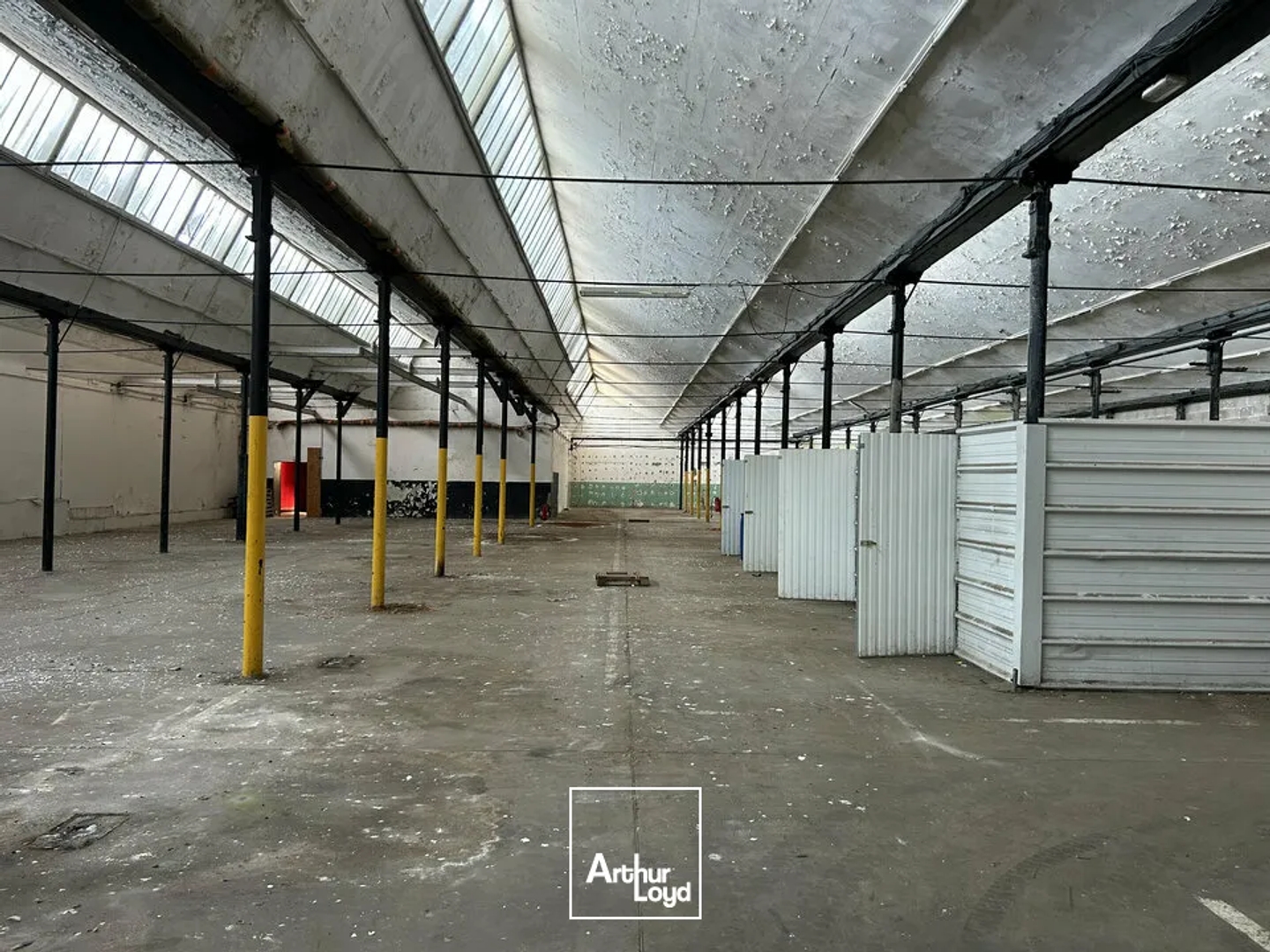 ENTREPOT - ATELIER à VENDRE de 1909 m²