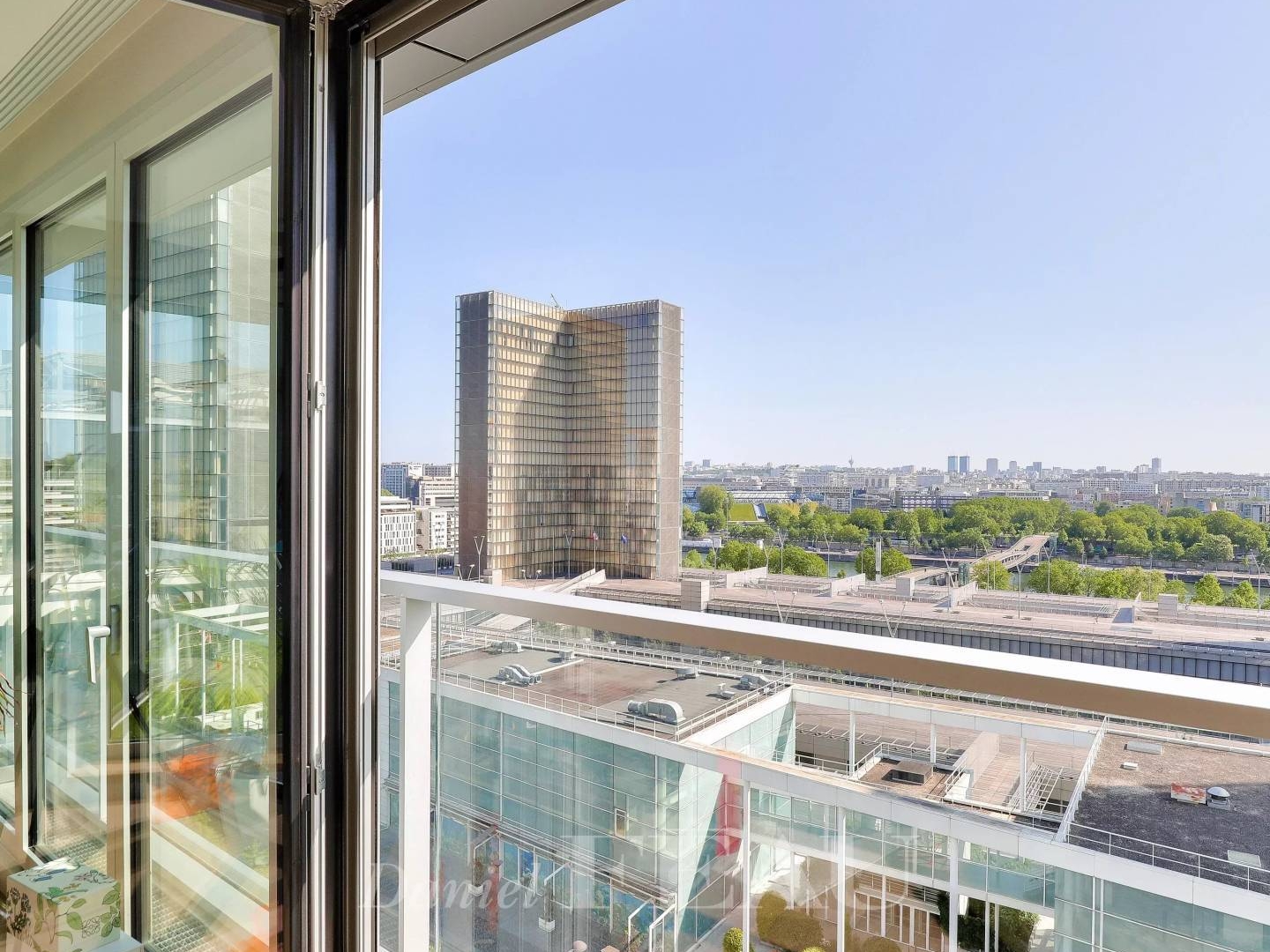 Paris XIIIe - BIBLIOTHEQUE FRANCOIS MITTERRAND Balcon de 19 m² avec vues dégagées sur la Seine + loggia de 8.5 m²