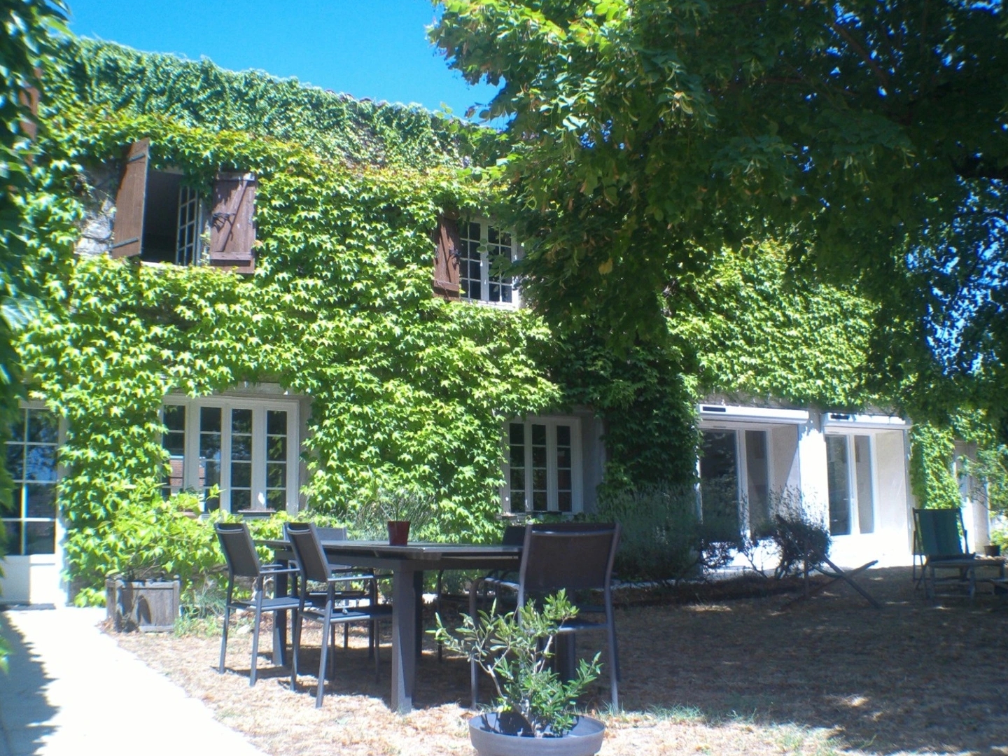 Maison à vendre - 10 pièces - 270m2 - Châteaubernard (16100)