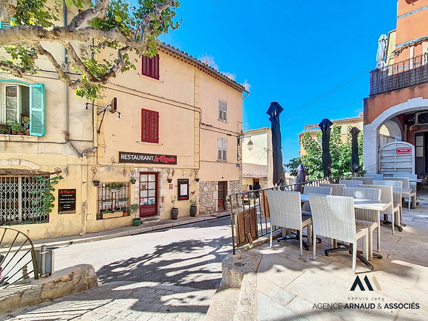 À VENDRE ! MURS COMMERCIAUX AVEC BAIL EN COURS ! LA CADIÈRE D'AZUR