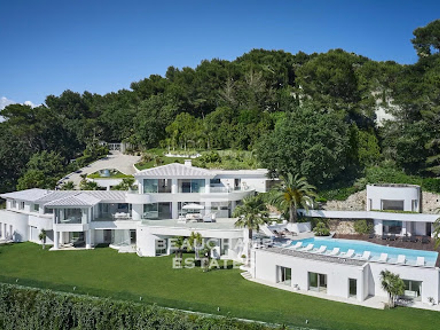Villa 30 pièces 1529 m²