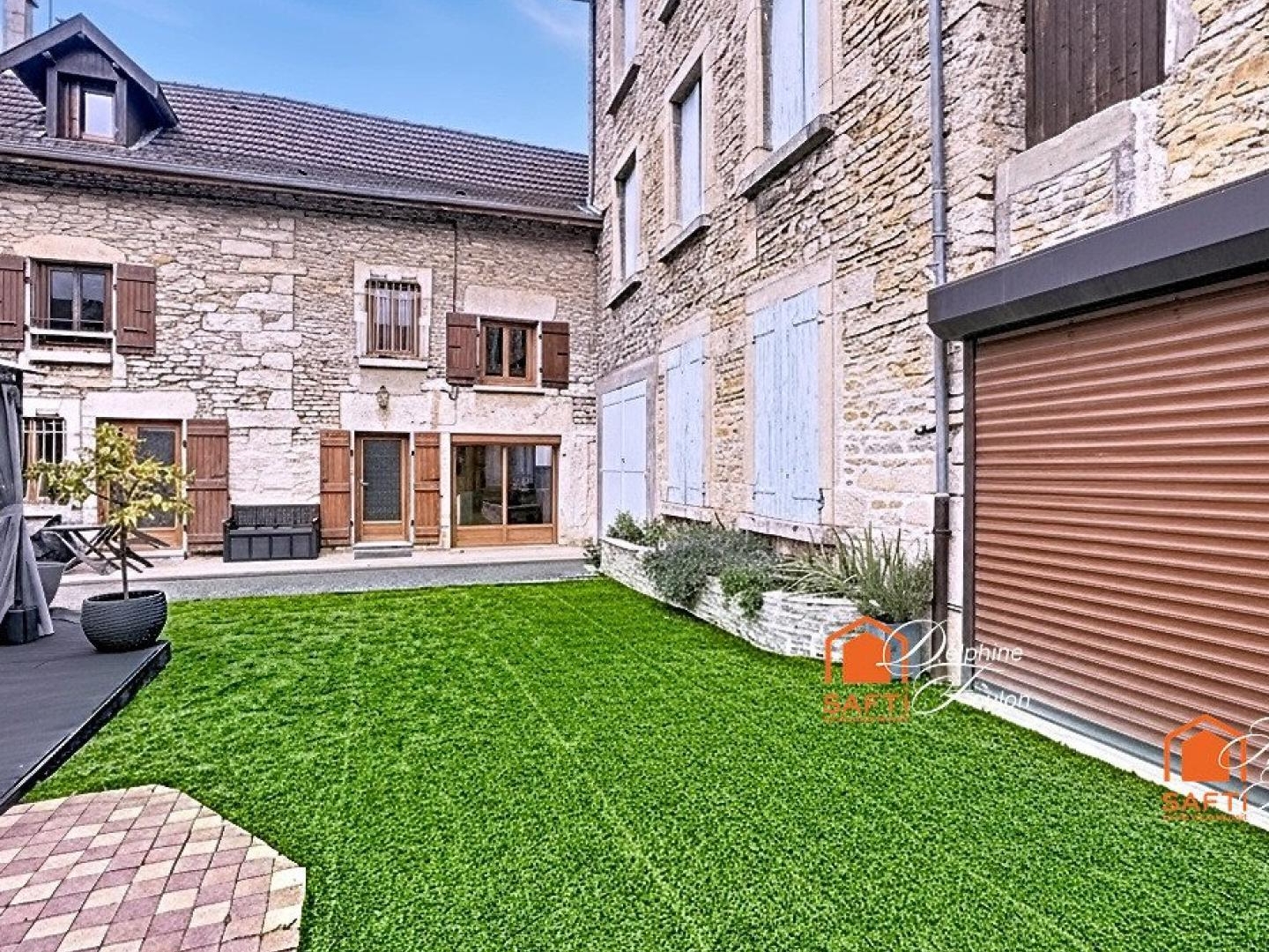 Maison 5 pièces 180 m² avec dépandances