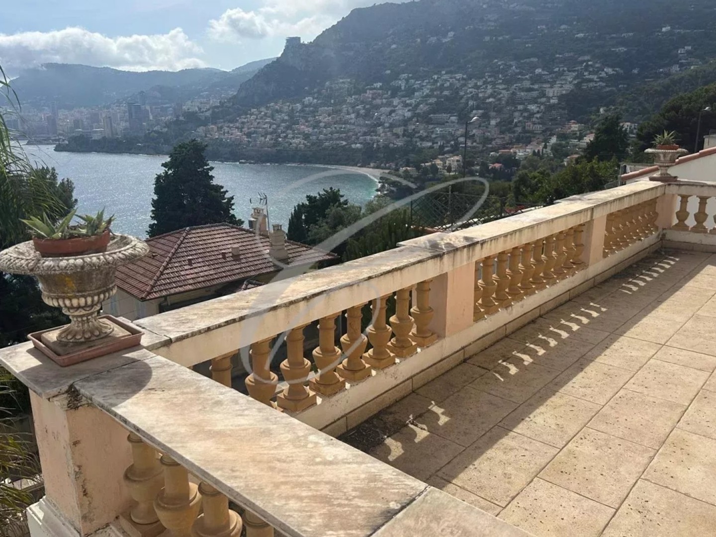Maison à vendre - 12 pièces - 220m2 - Roquebrune-Cap-Ma... (06190)