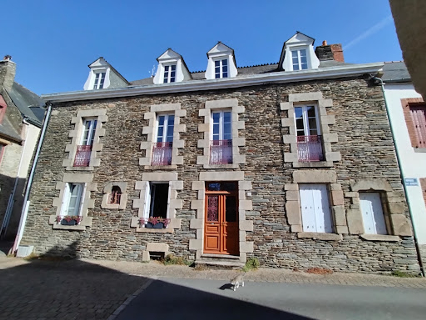 Maison 10 pièces 280 m²