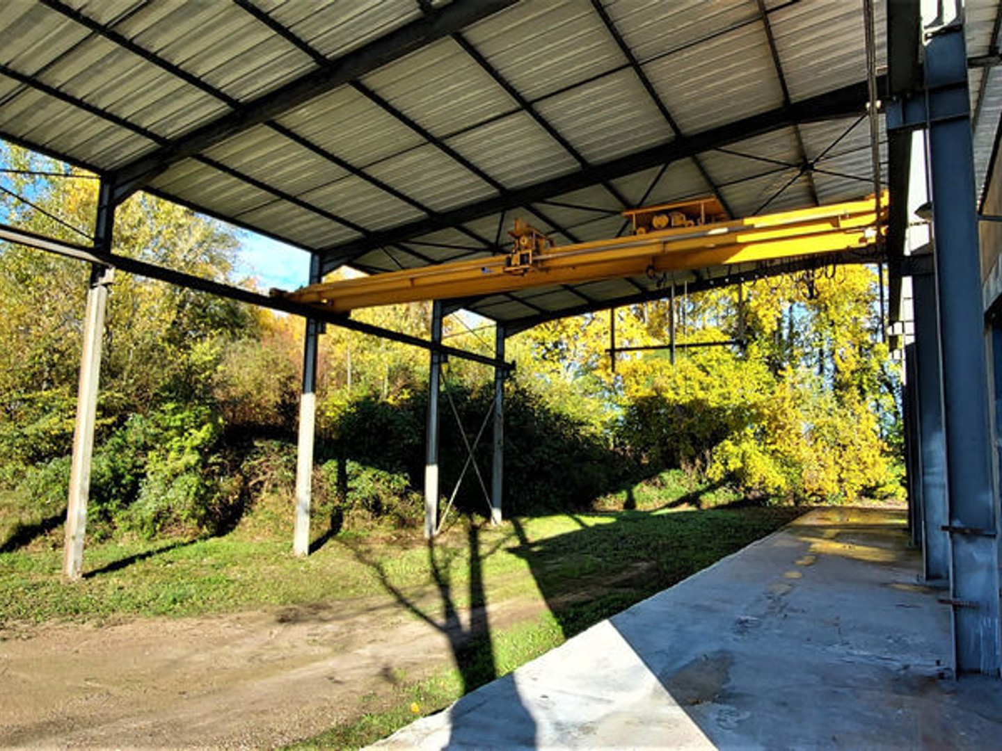 Entrepôt et bureaux