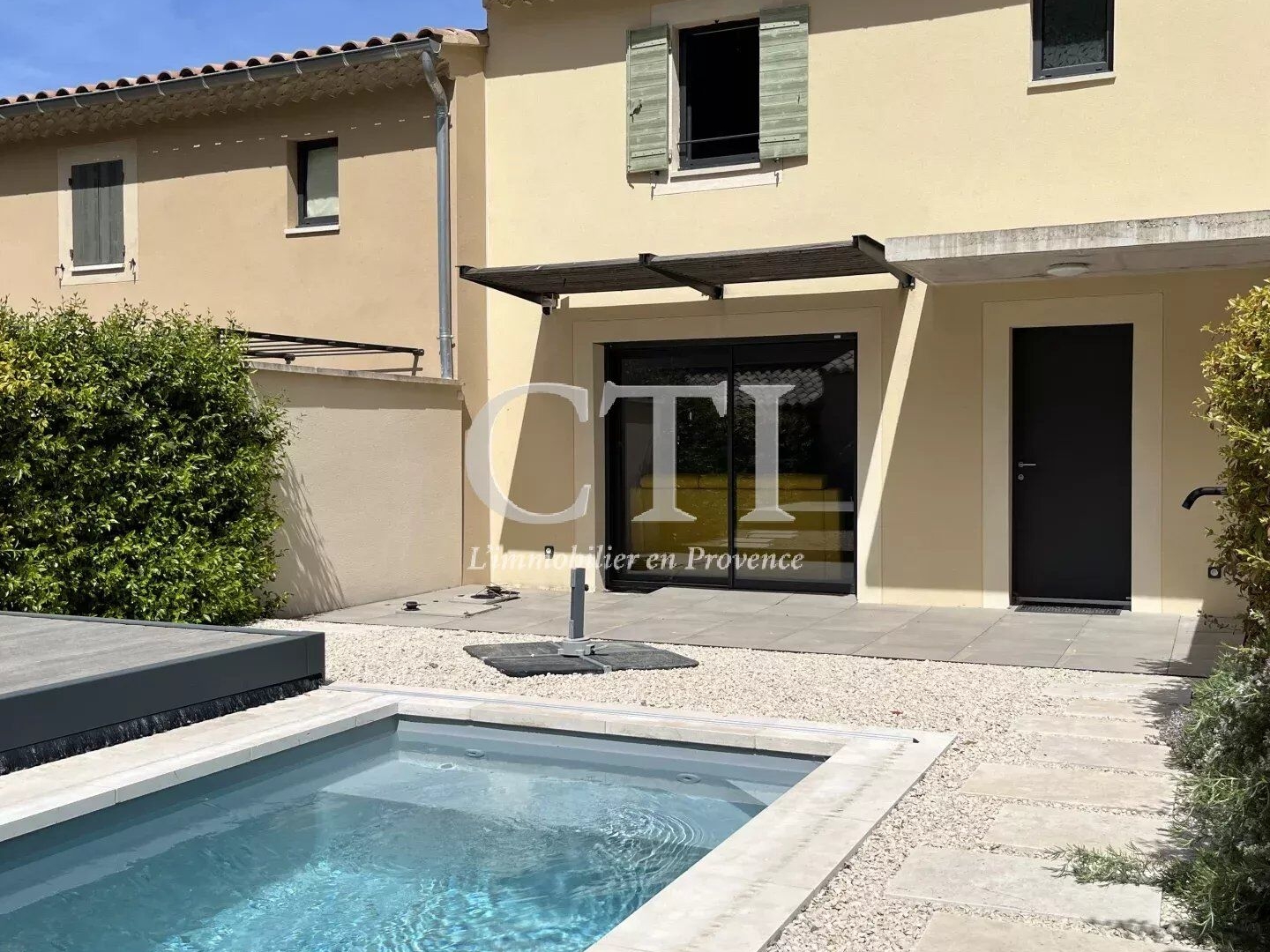 Maison de ville de standing avec piscine et vue panoramique - Ex