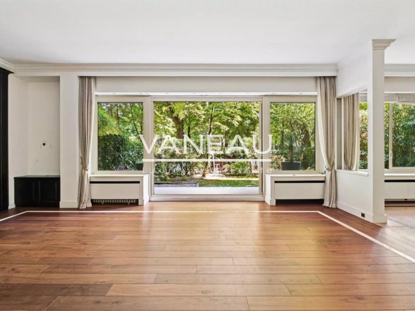 Appartement à vendre - 7 pièces - 215m2 - Paris 16e (75016)