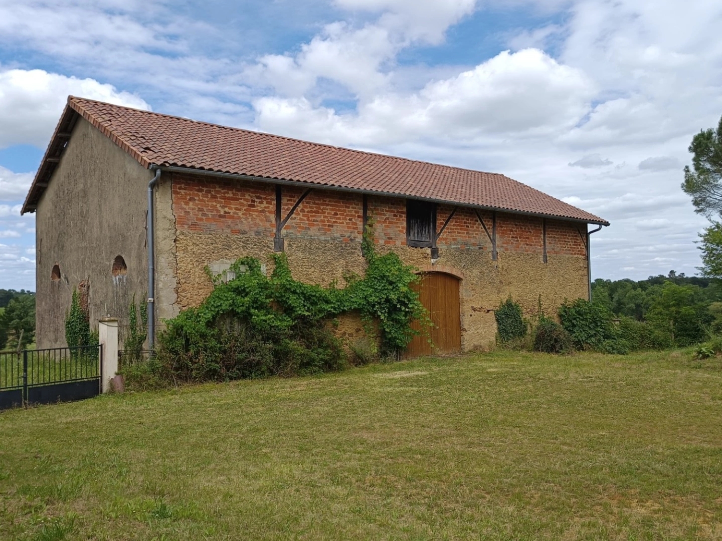 Maison à vendre - 7 pièces - 195m2 - Aire-Sur-L'adour (40800)
