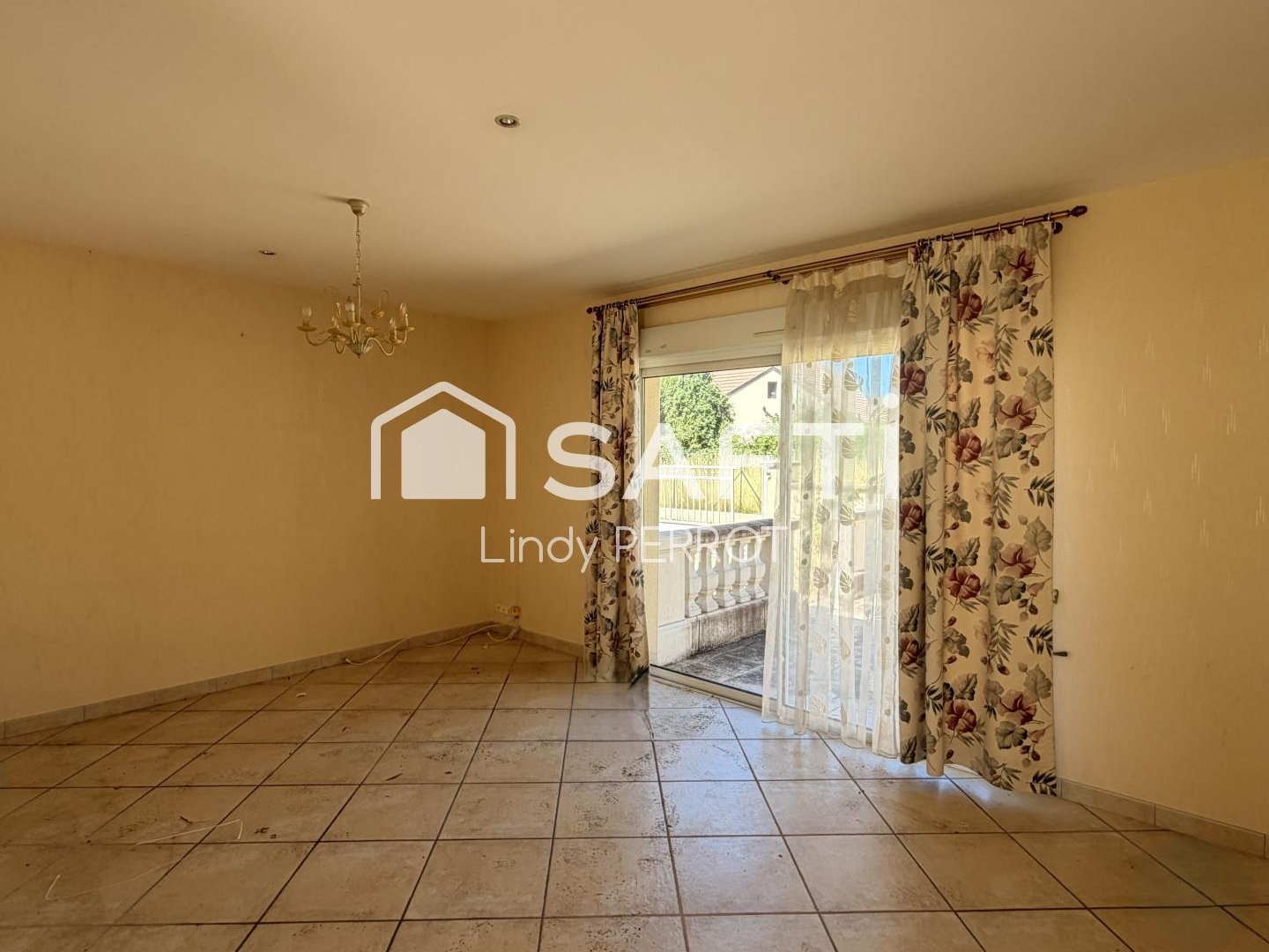 Maison à vendre - 7 pièces - 163m2 - Givry (71640)