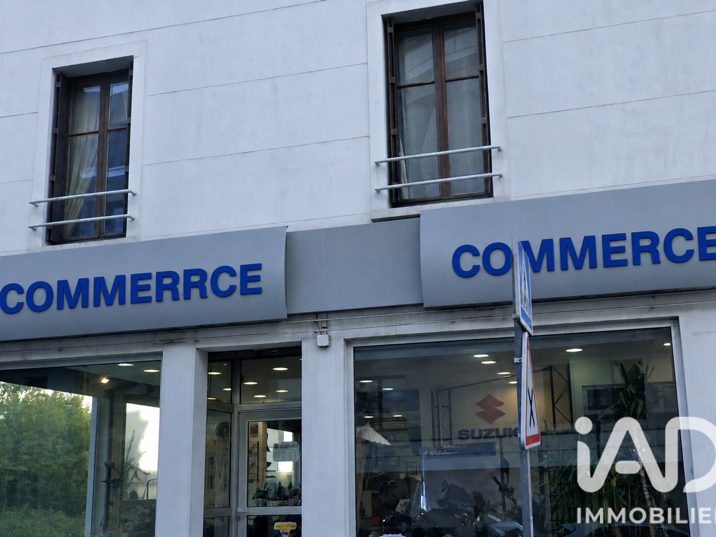 Local commercial 336 m²