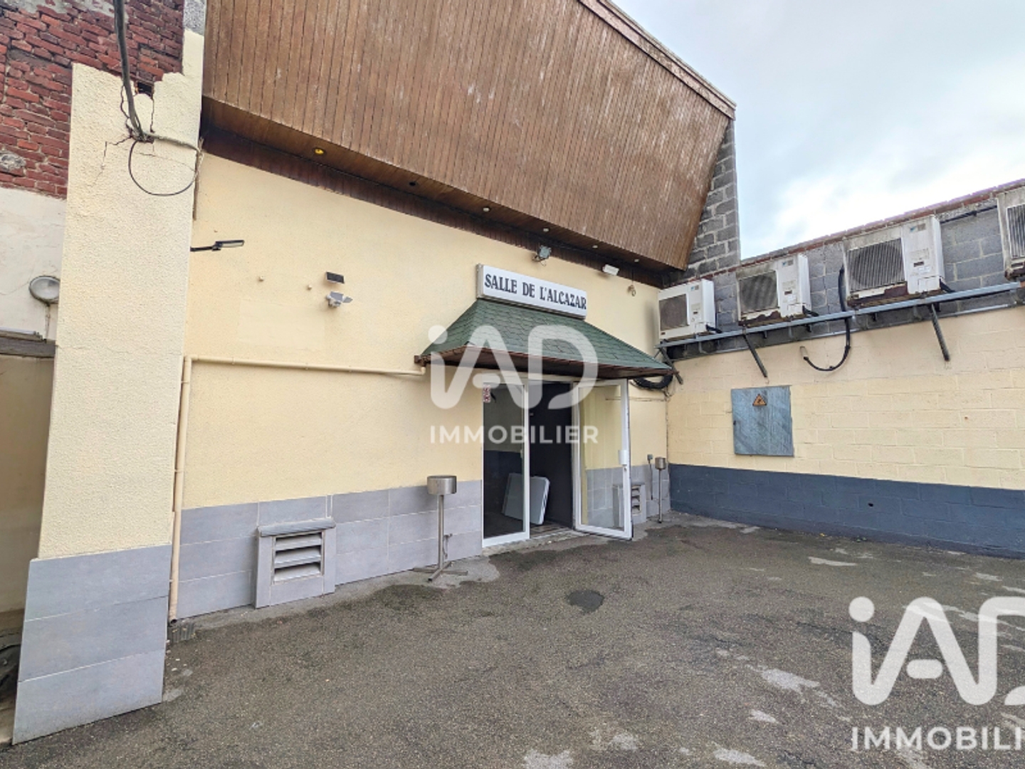 Local commercial 1 pièce 450 m²