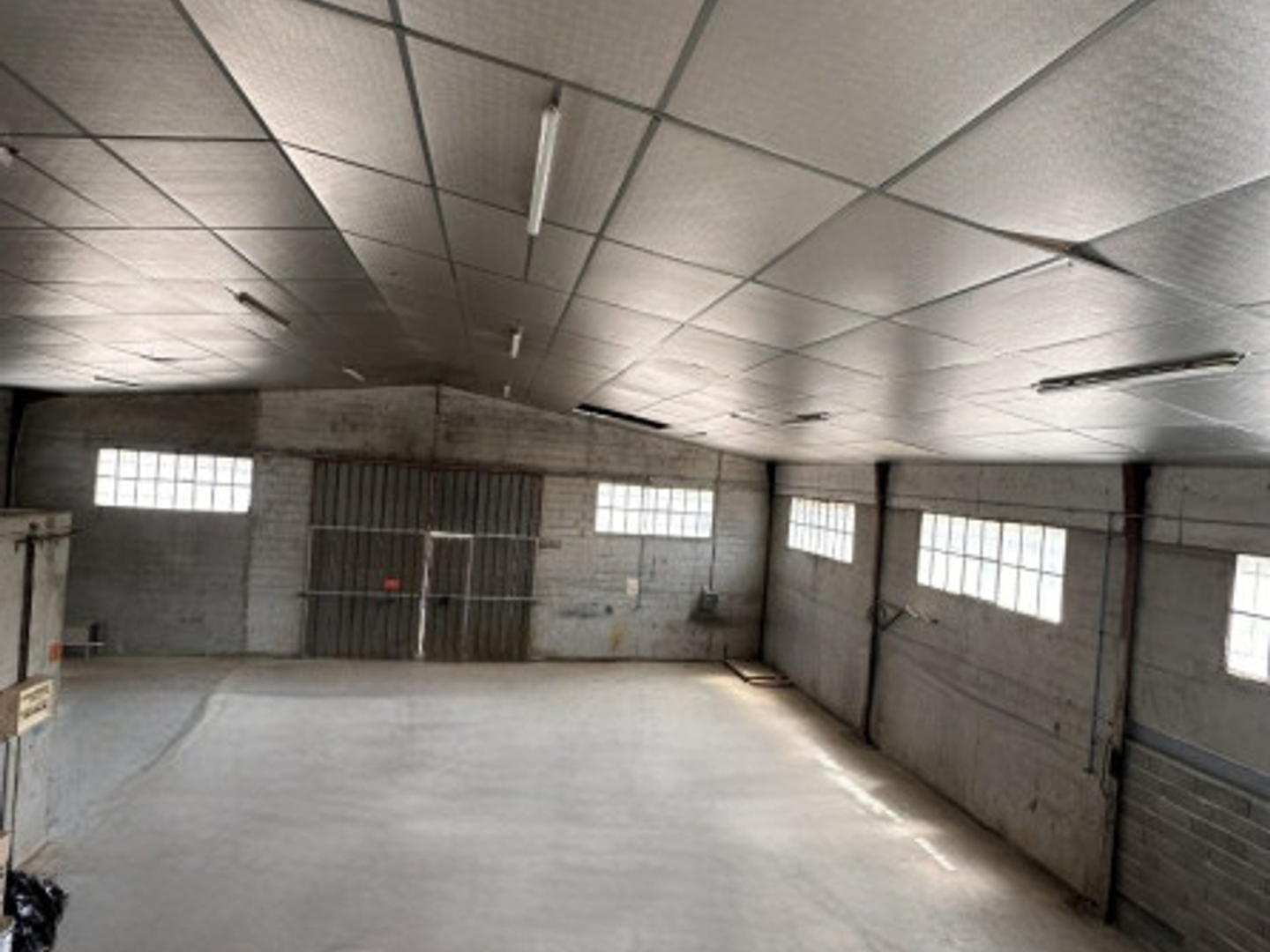 Entrepôt 650 m²