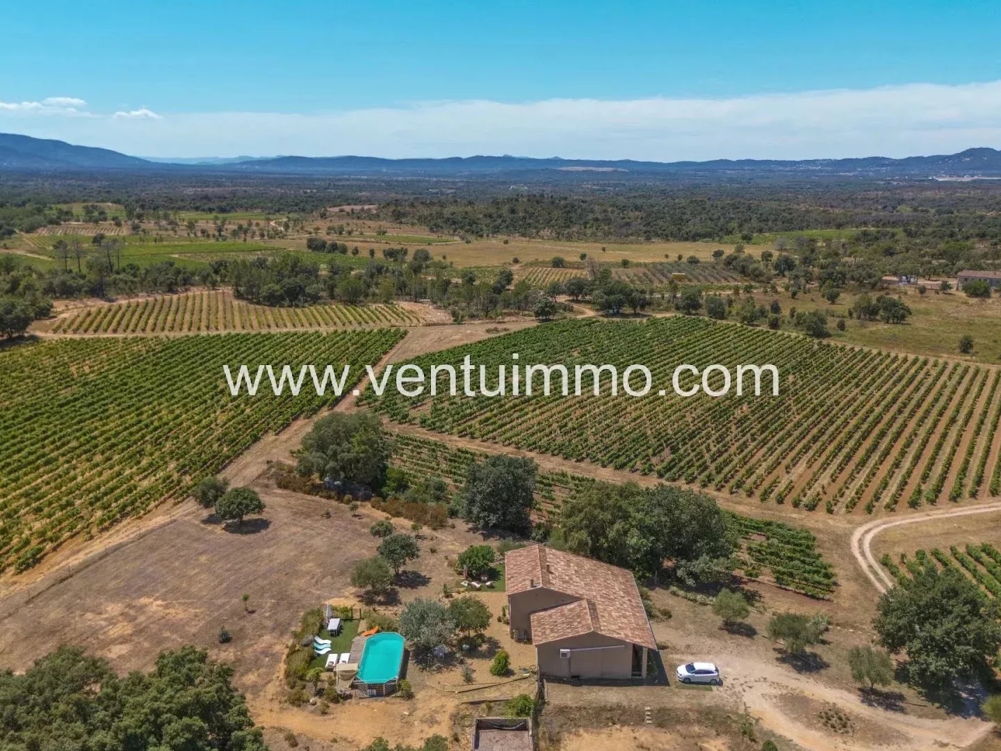 Terrain 14400 m²
