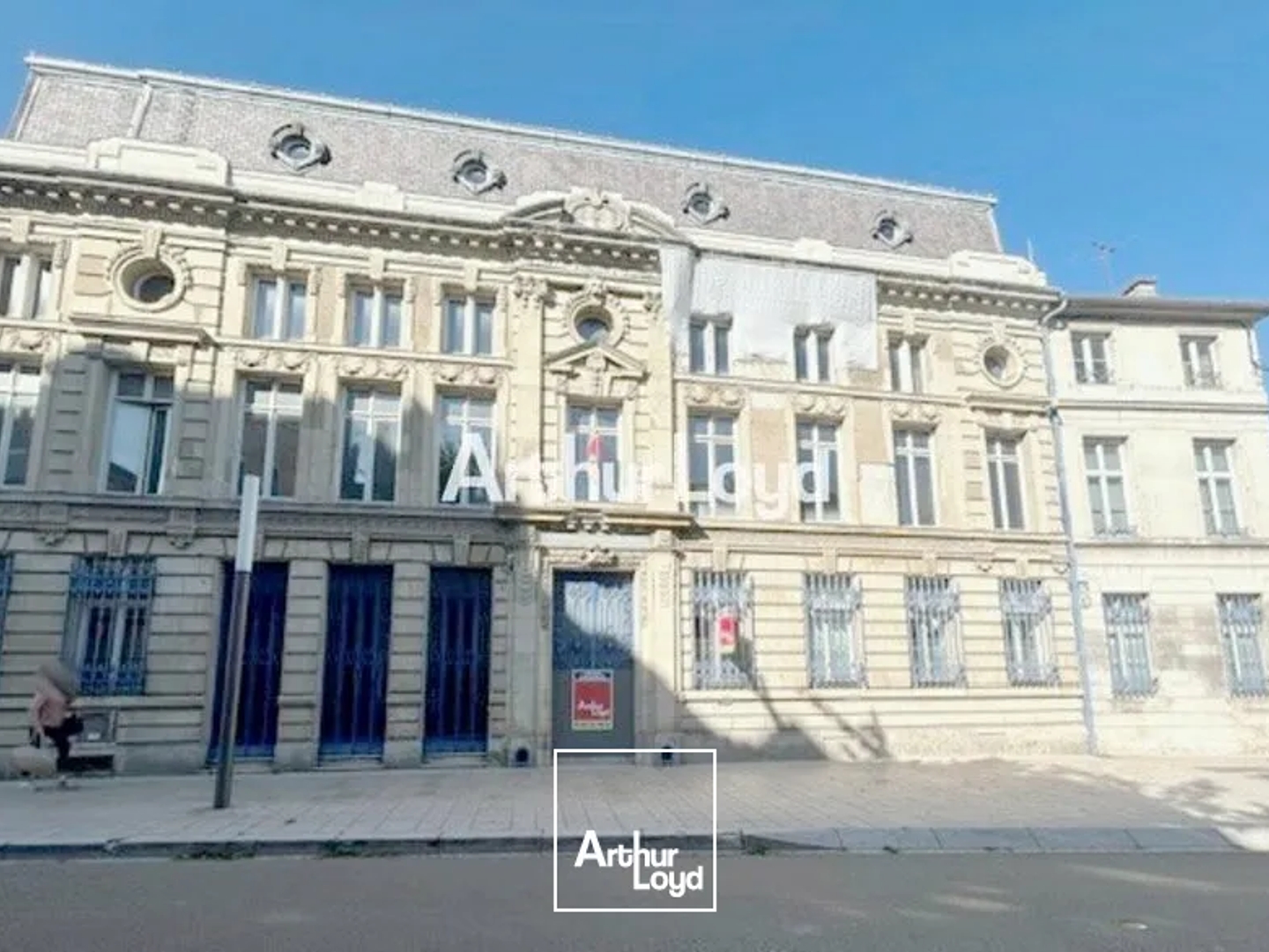 BUREAUX à VENDRE de 1953 m²