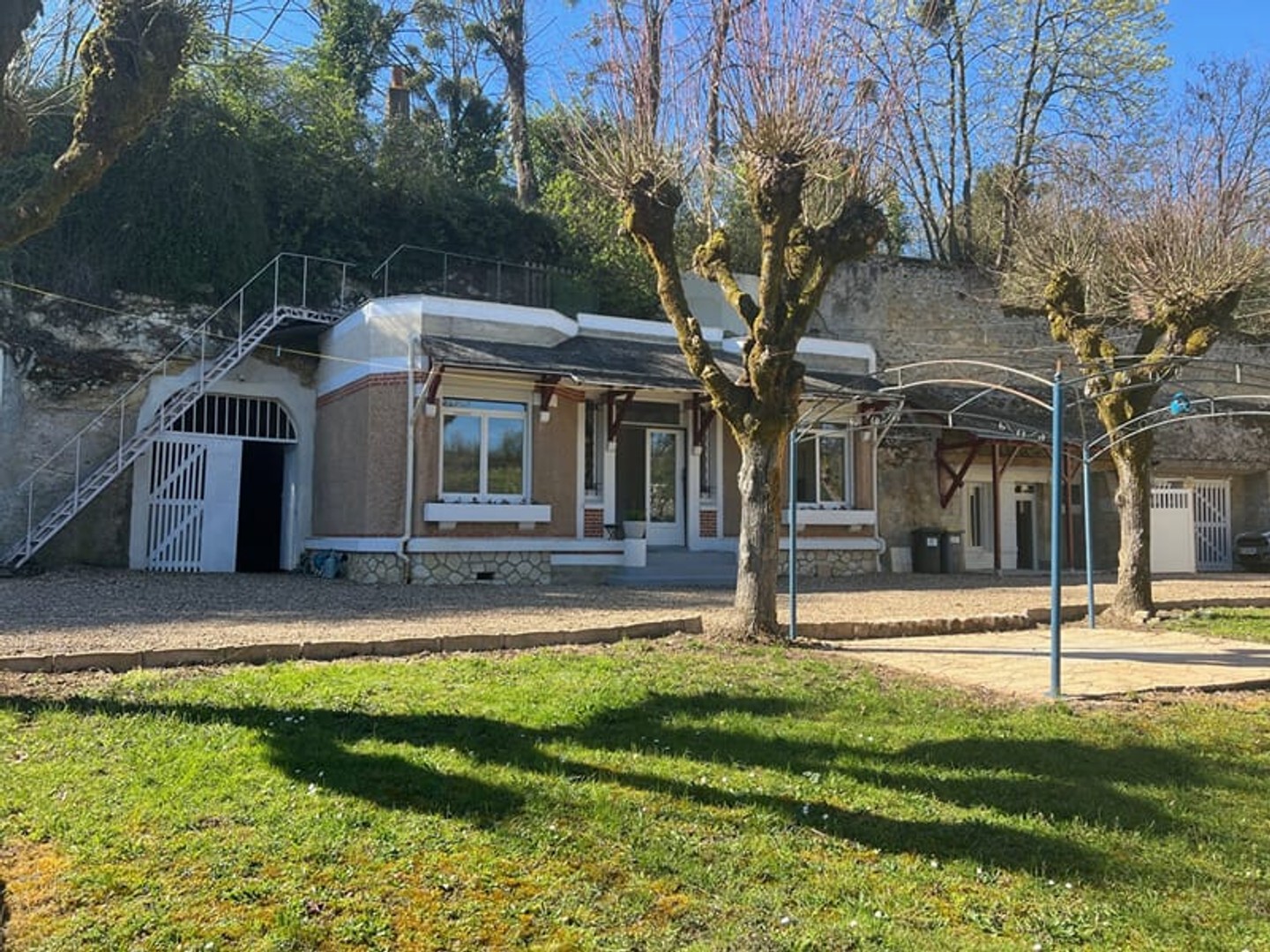 Ensemble immobilier de charme dans le centre de Vouvray