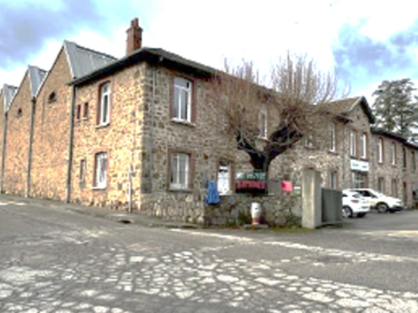 Local industriel 3379 m²