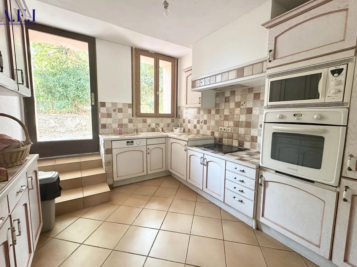 Maison à vendre - 8 pièces - 212m2 - Six-Fours-Les-Plages (83140)