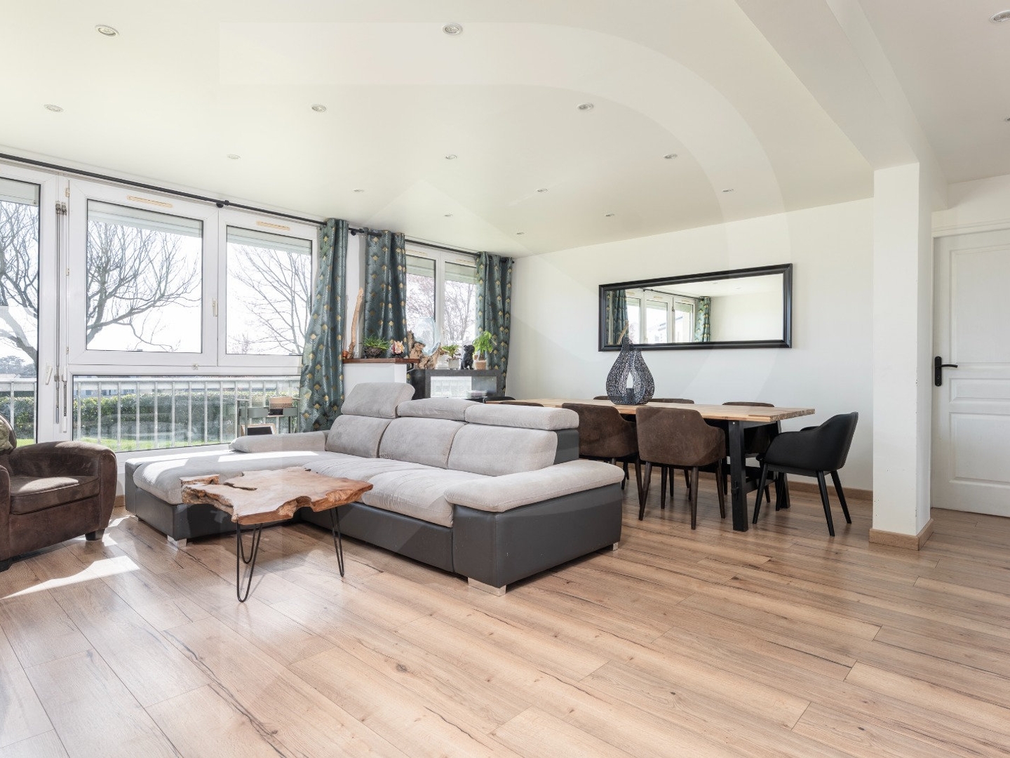 EXCLUSIVITÉ -APPARTEMENT 4 PIÈCES - ENTIÈREMENT RÉNOVÉ - 3 CHAMBRES - SECTEUR MARE-AU-CLERC