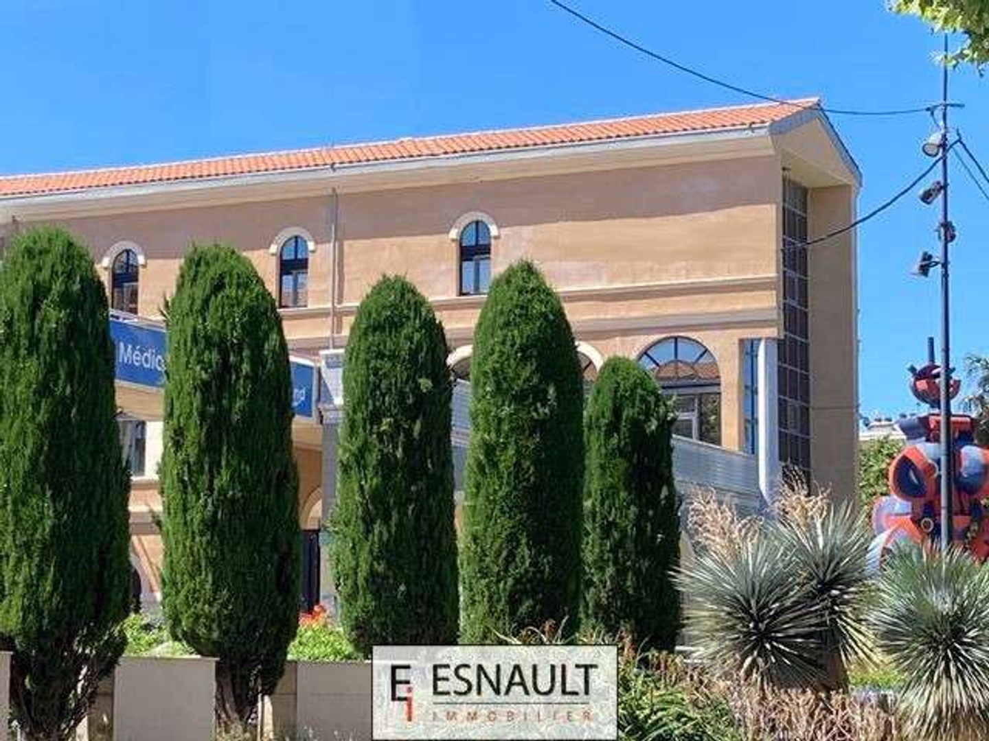 Sète murs et fonds bijouterie à vendre