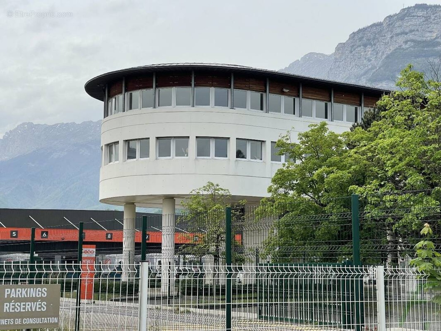 Varces - a vendre - immeuble de bureaux