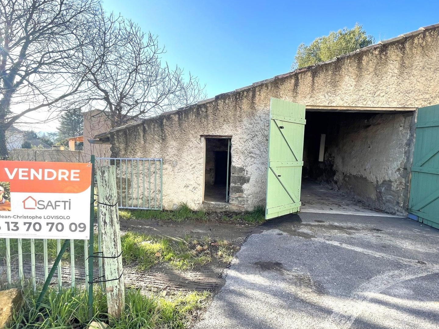 Villelaure, terrain 190 m² avec grange de 50m²