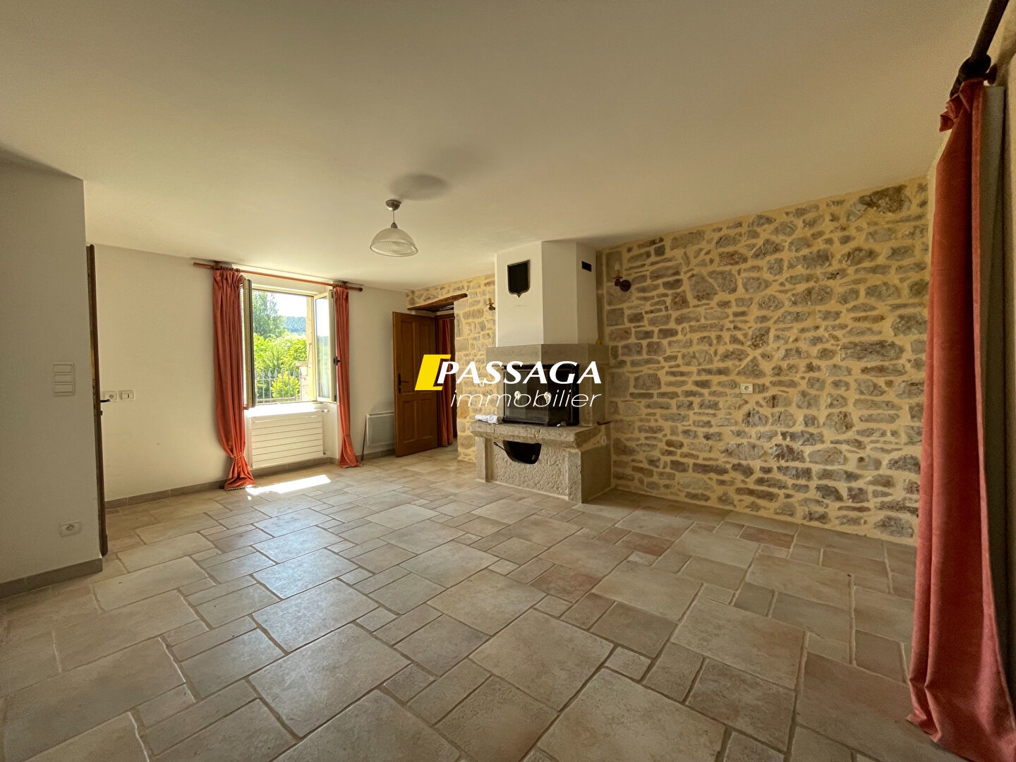 Immeuble à vendre - 11 pièces - 244m2 - Laissac-Sévérac L... (12310)