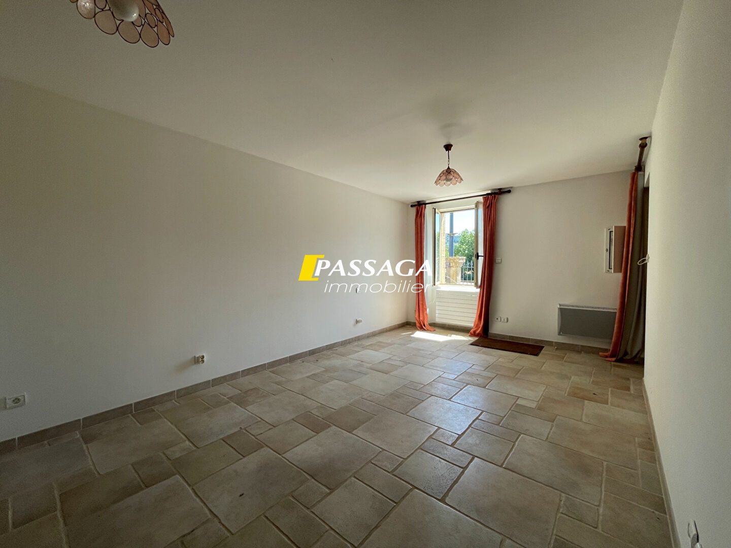 Immeuble à vendre - 11 pièces - 244m2 - Laissac-Sévérac L... (12310)