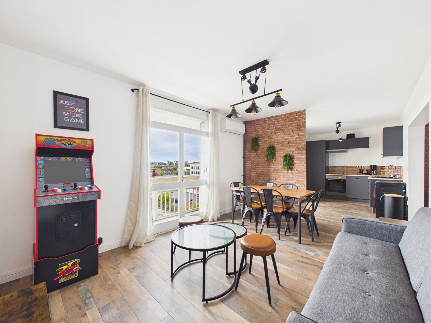 Appartement entièrement rénové T4 de 71 m2 avec balcon et cave