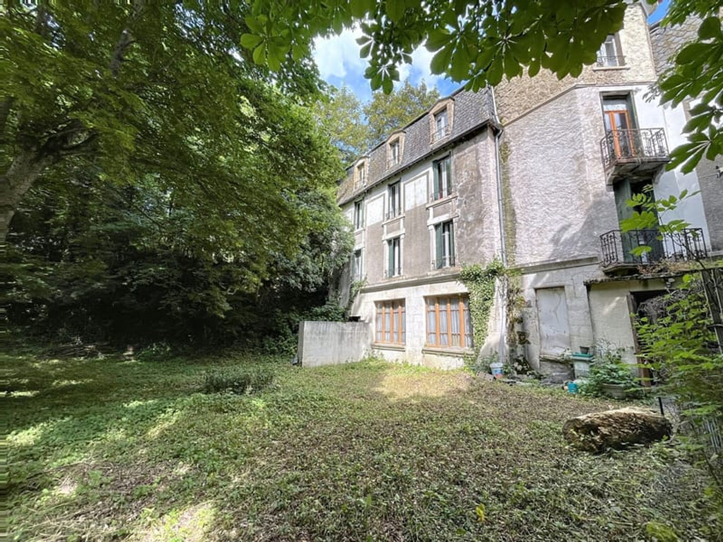Maison à vendre - 1 pièce - 520m2 - Saint-Nectaire (63710)